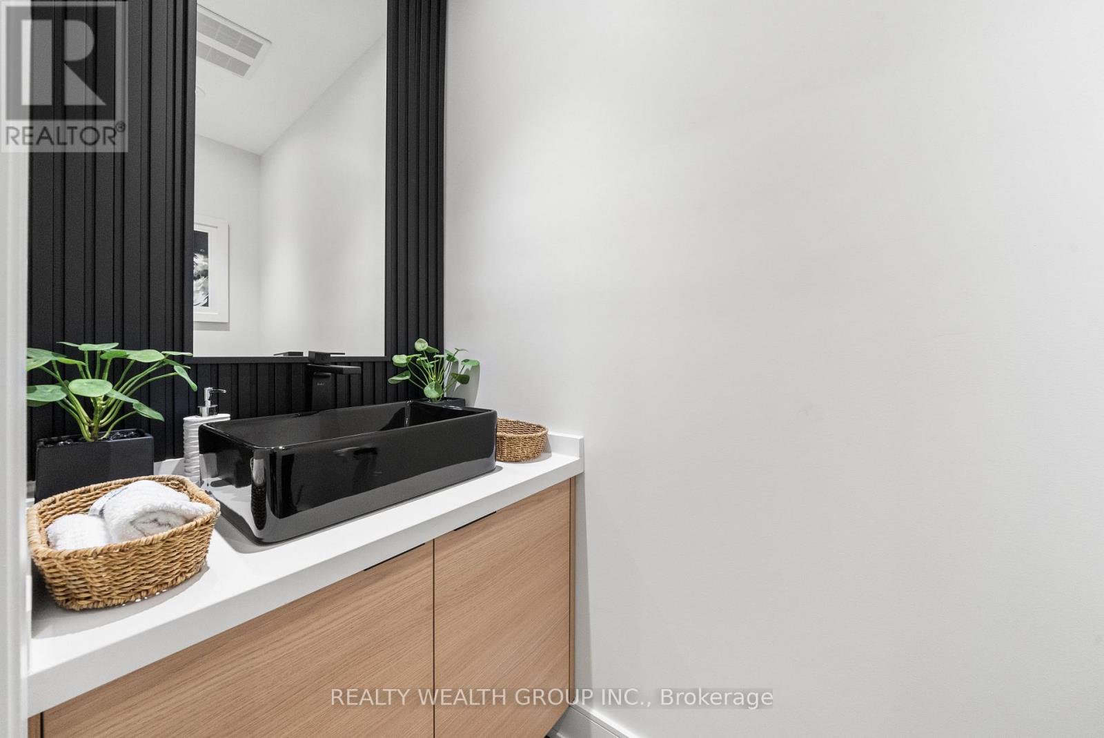 83 GOVERNOR CRESCENT - 38