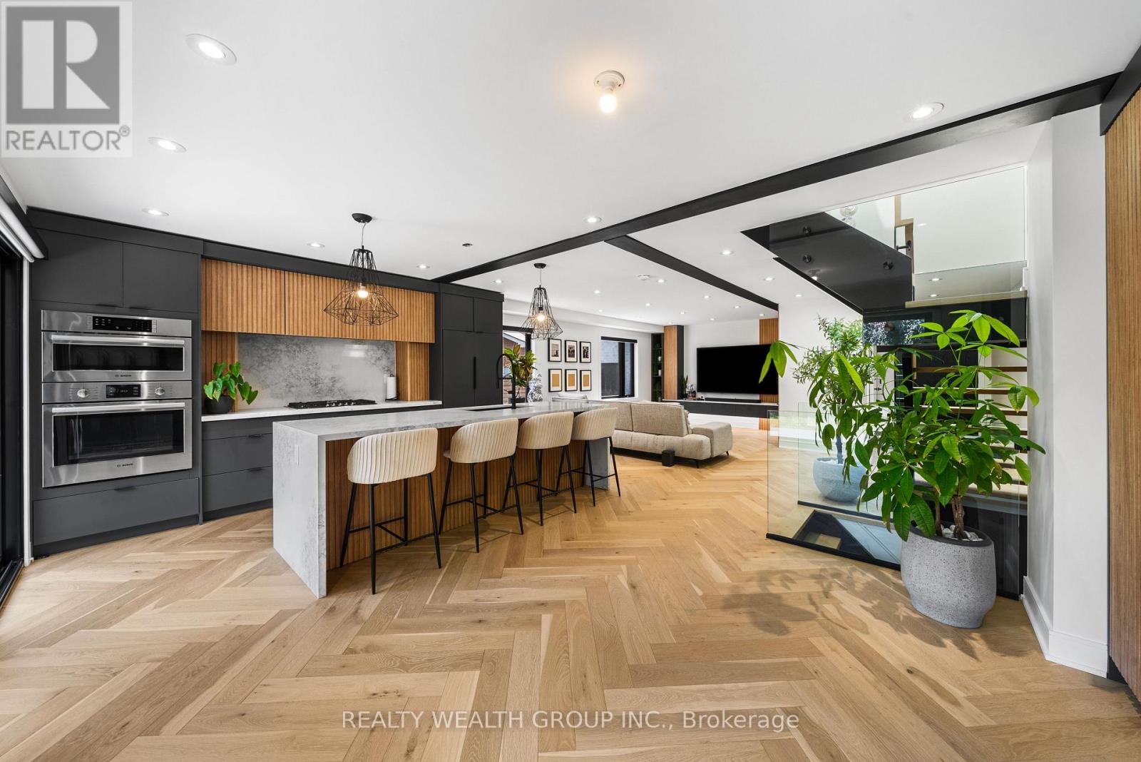 83 GOVERNOR CRESCENT - 8