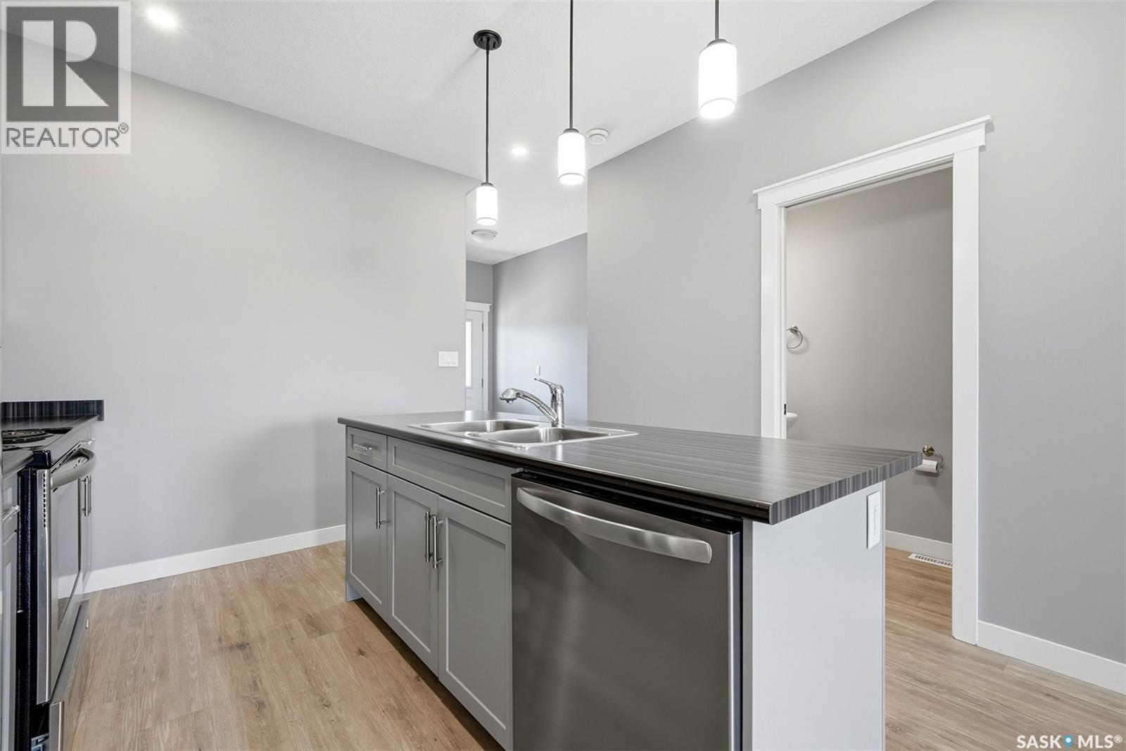 #7 3960 7th AVENUE E - 10