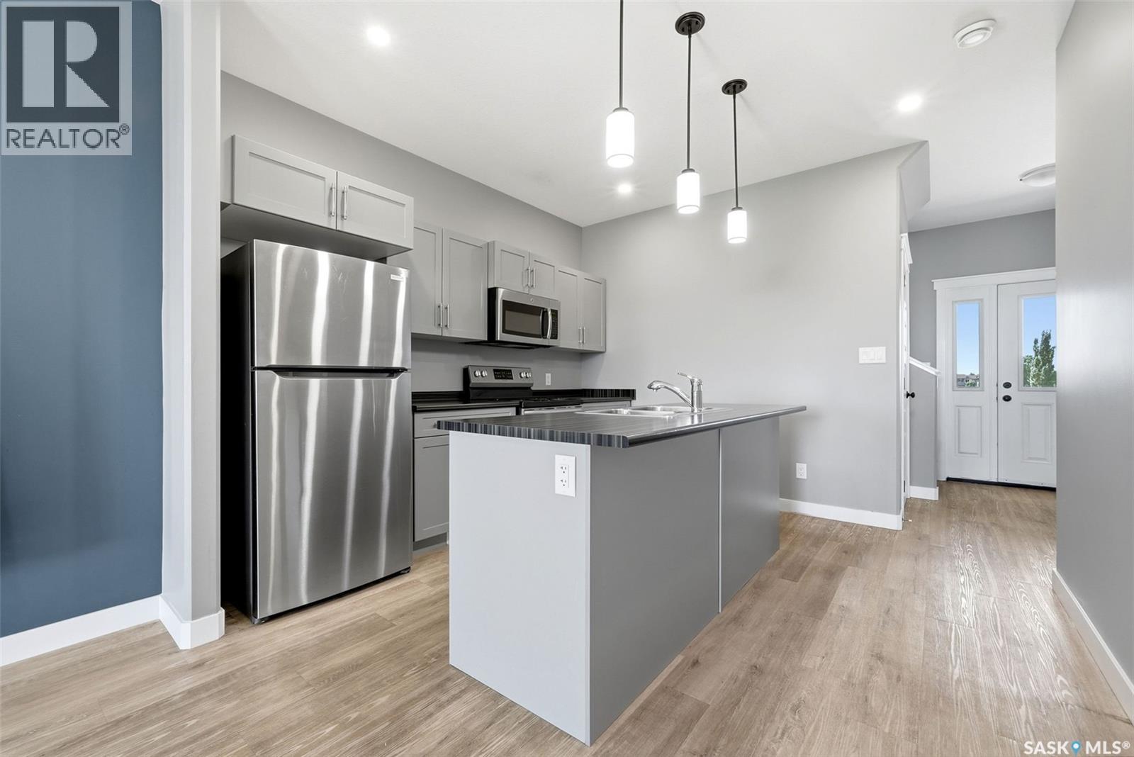#7 3960 7th AVENUE E - 8