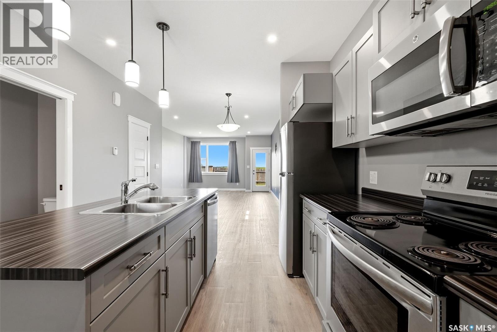 #7 3960 7th AVENUE E - 9