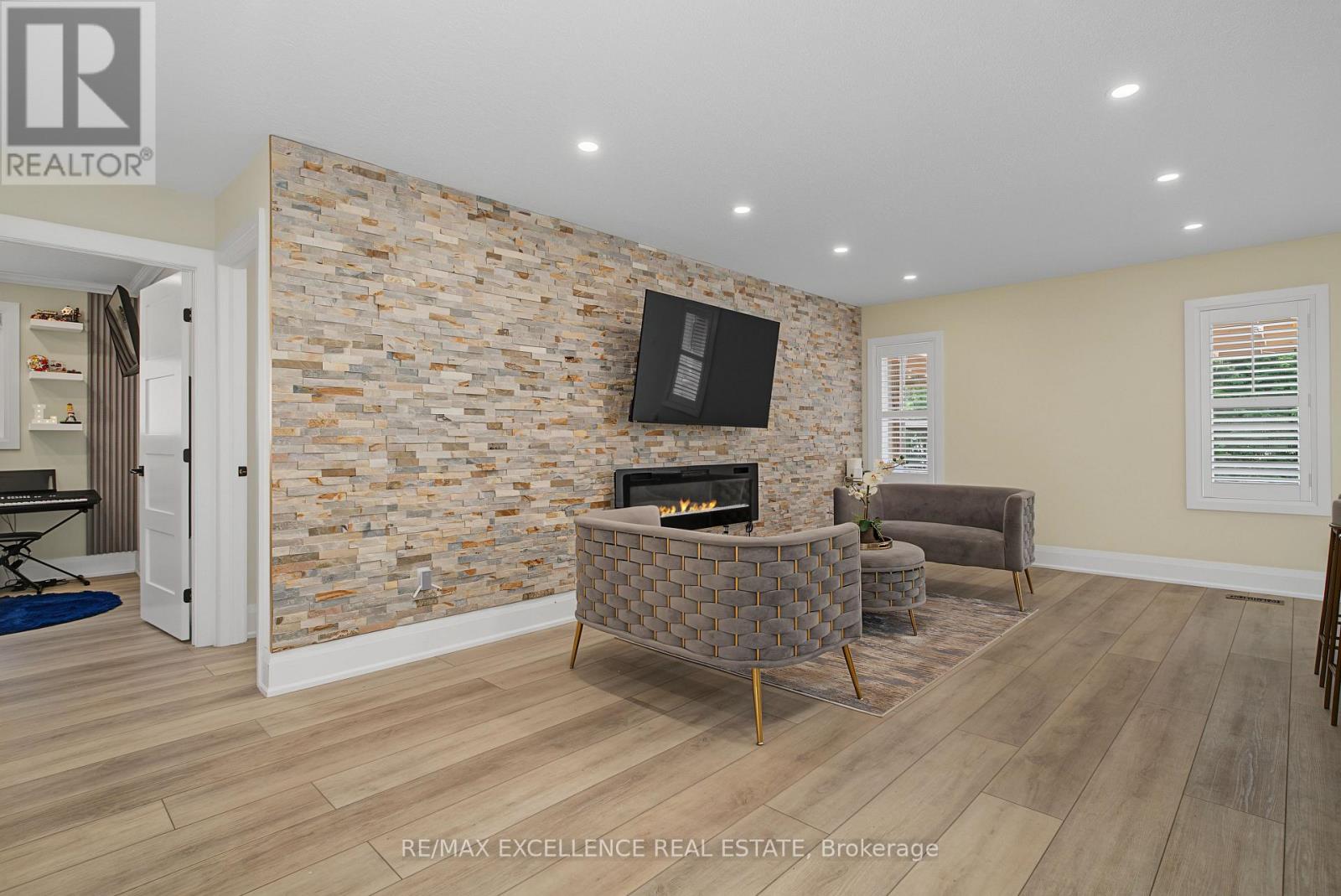 136 JOHNSTON AVENUE - 18