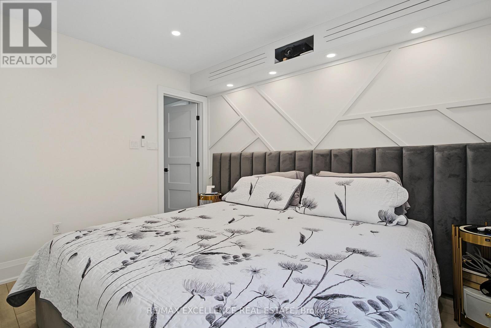 136 JOHNSTON AVENUE - 21