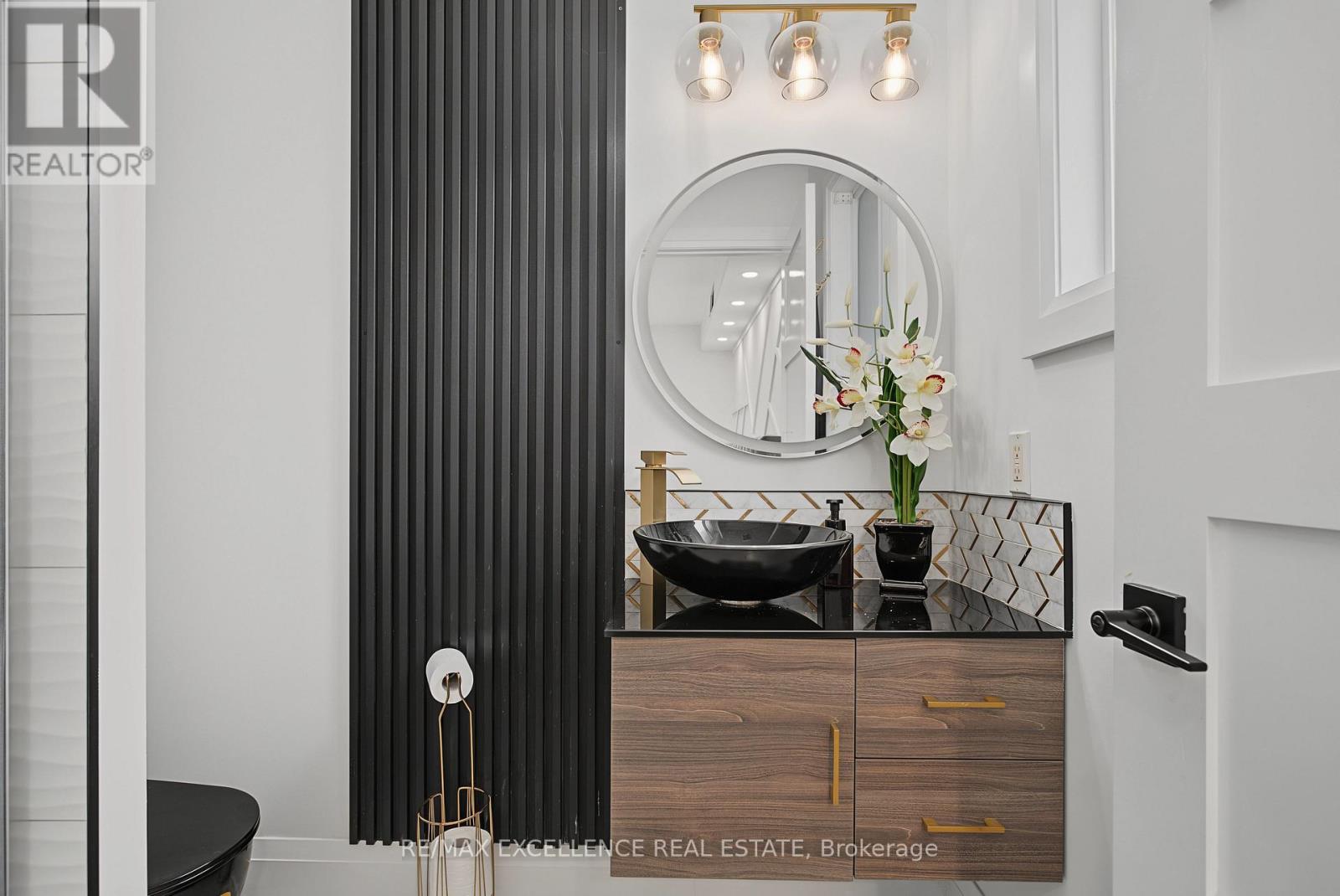 136 JOHNSTON AVENUE - 23