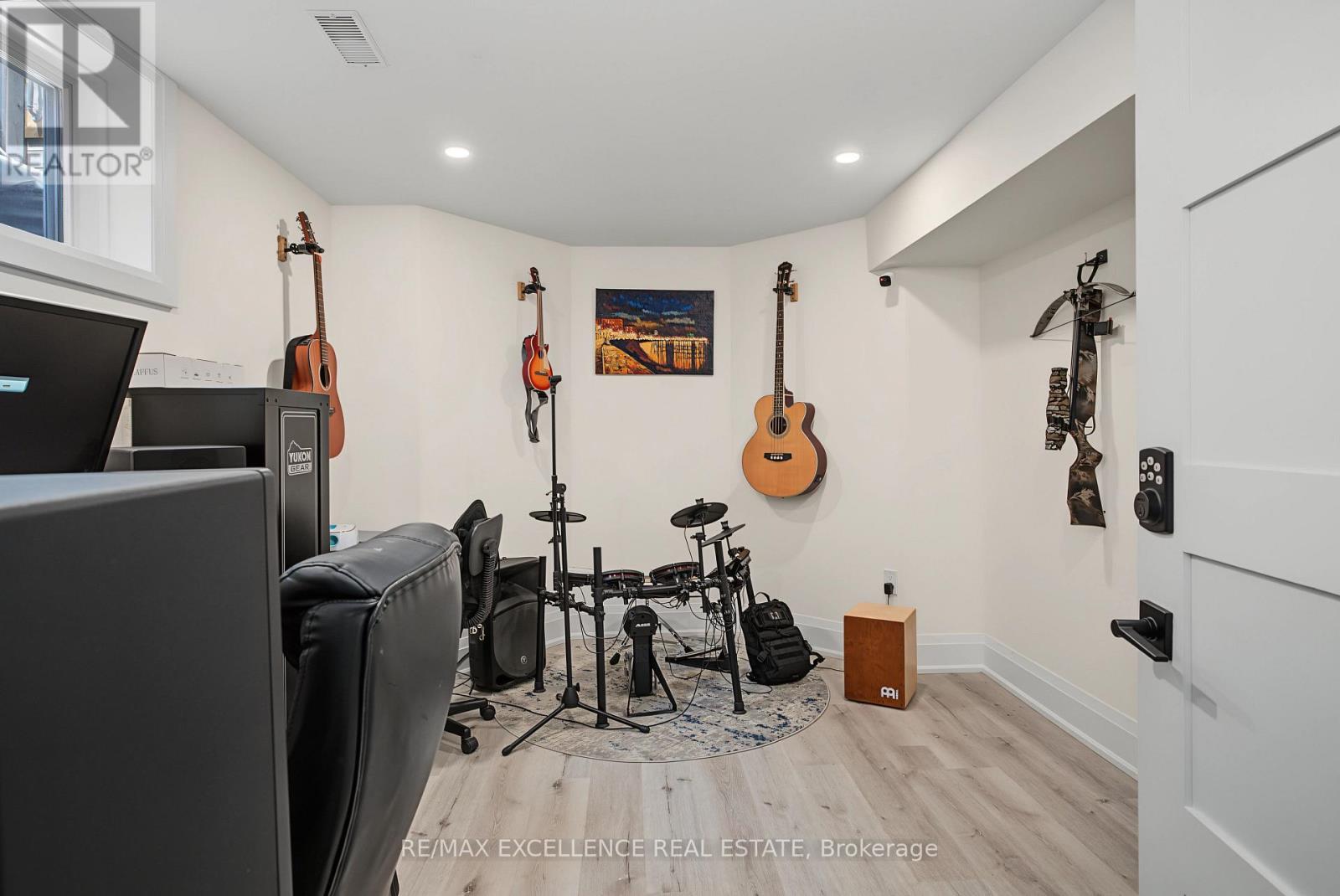 136 JOHNSTON AVENUE - 39