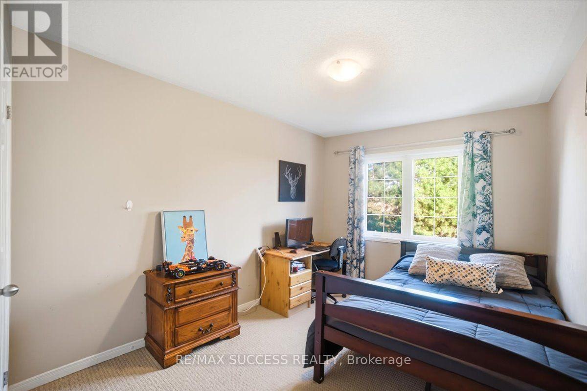 205 NISBET BOULEVARD - 32