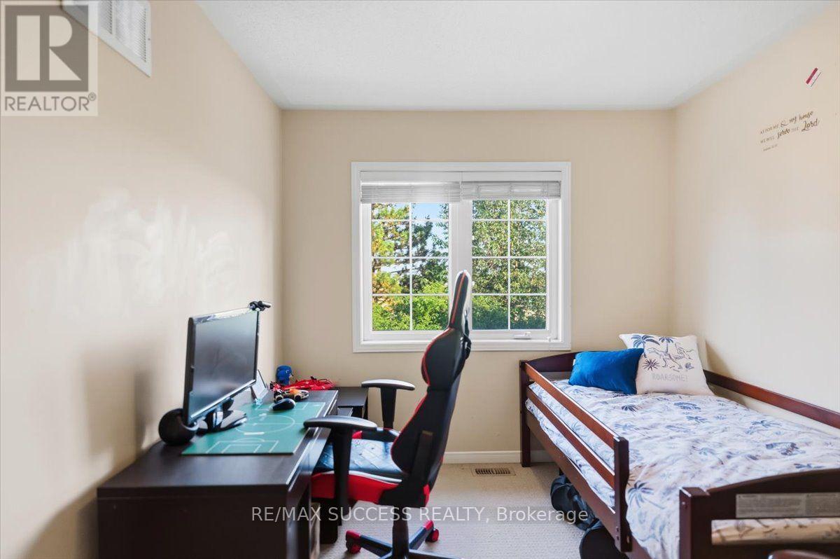 205 NISBET BOULEVARD - 38