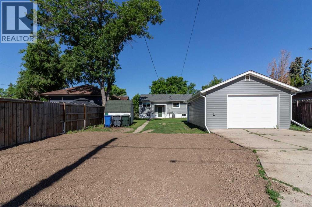 1005 Bullivant Crescent SW - Image 46
