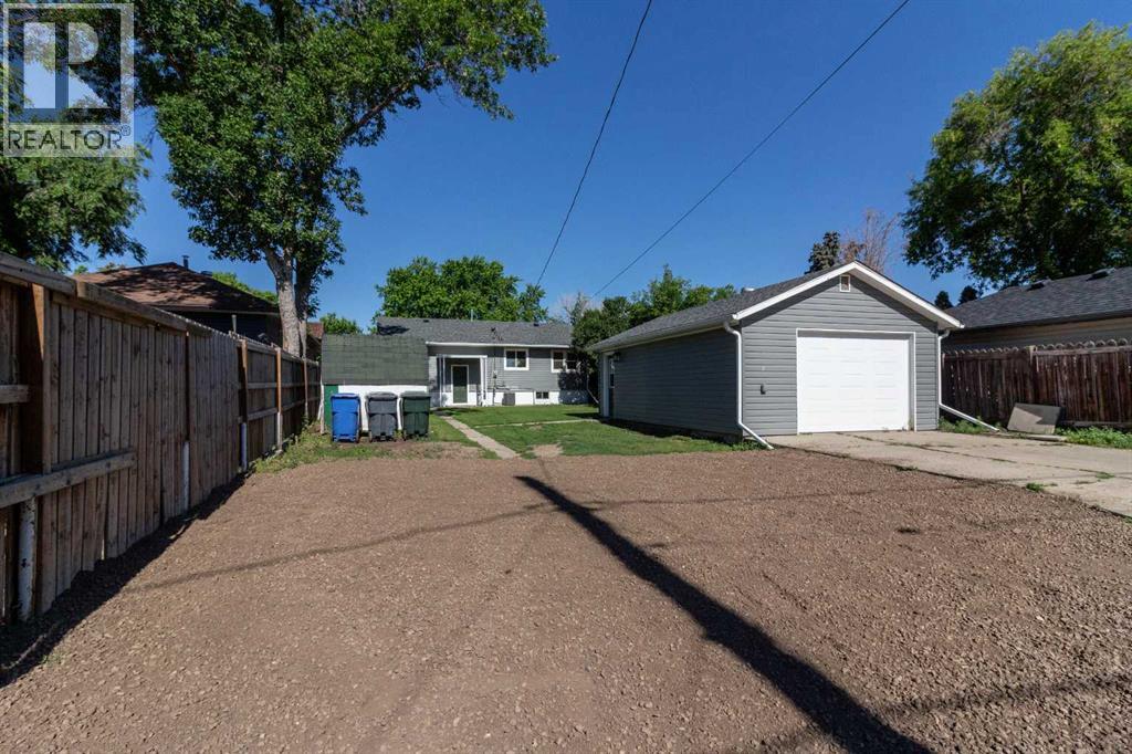 1005 Bullivant Crescent SW - Image 45