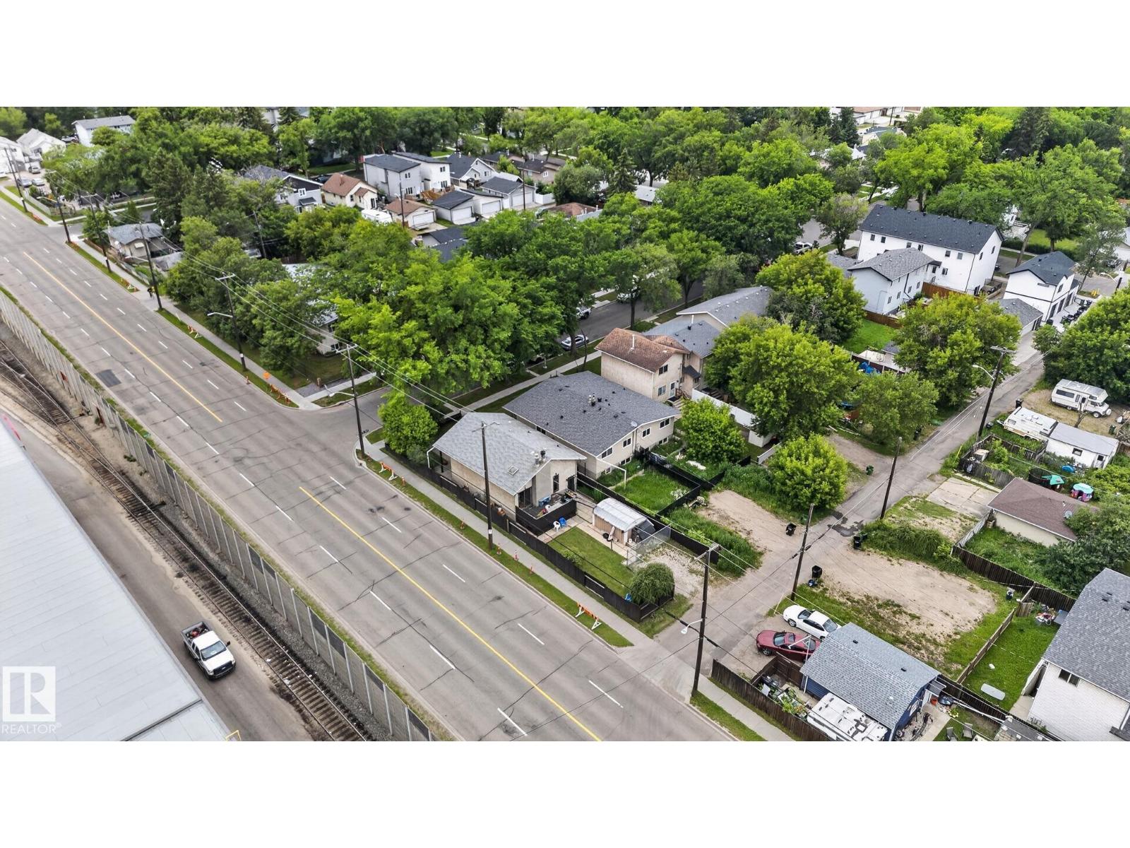 12703 122 ST NW - 34