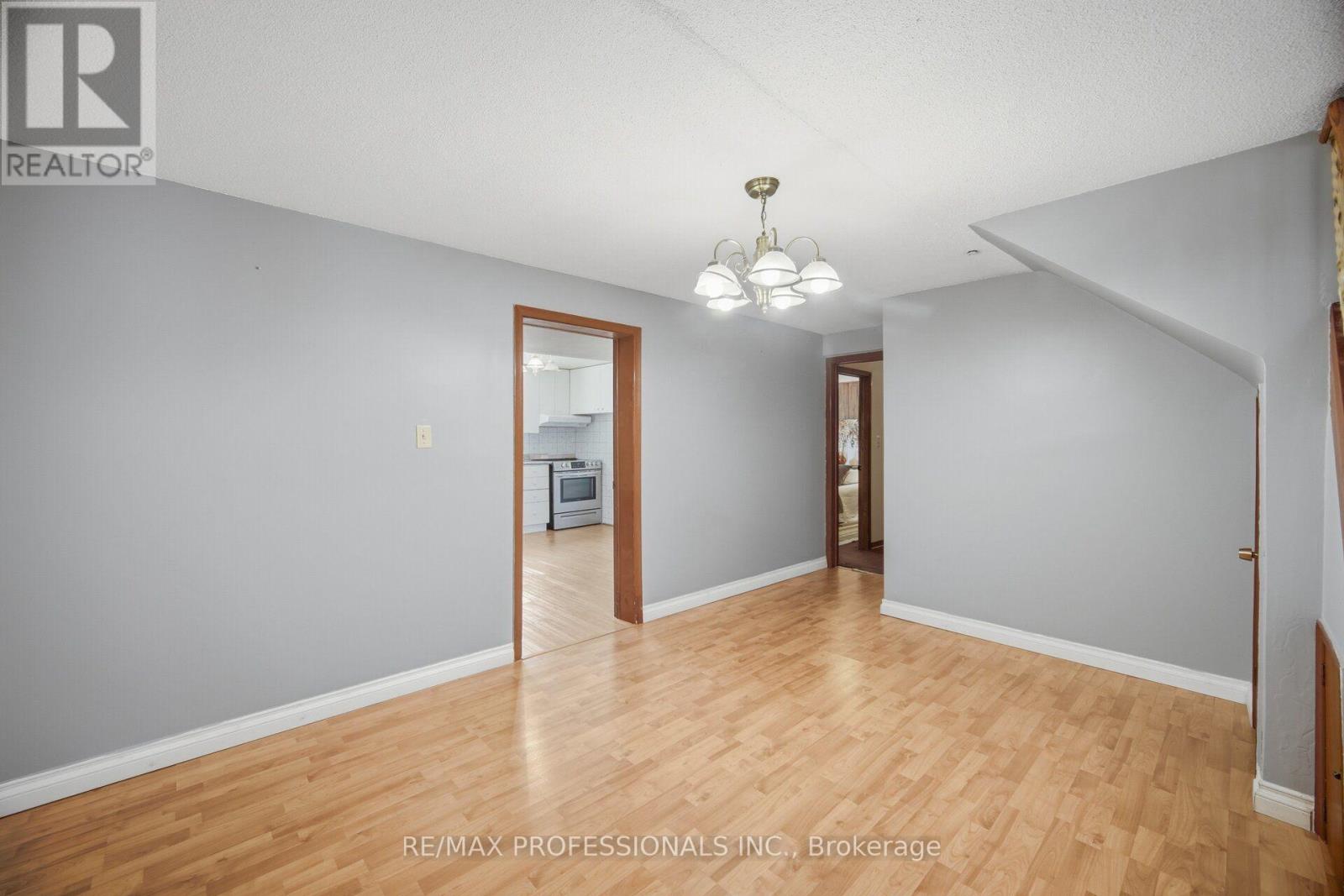 171 REGINA AVENUE - 30