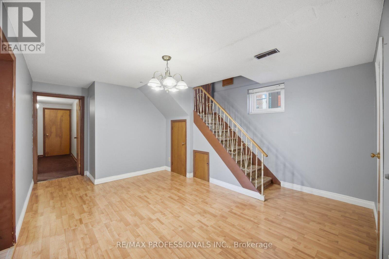 171 REGINA AVENUE - 29