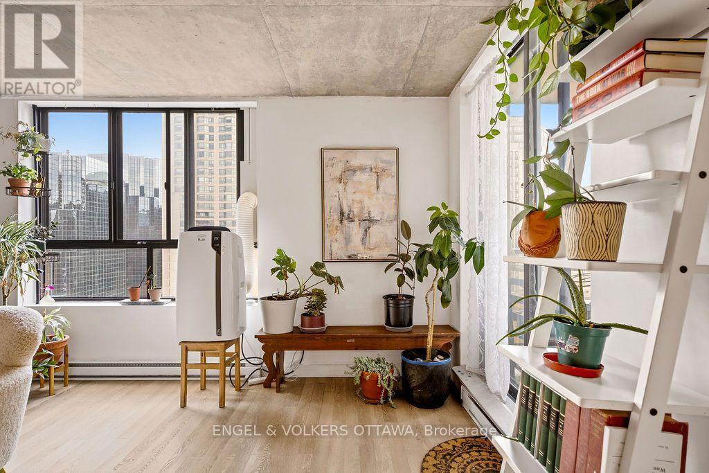 #1602 475 LAURIER AVENUE W - 14