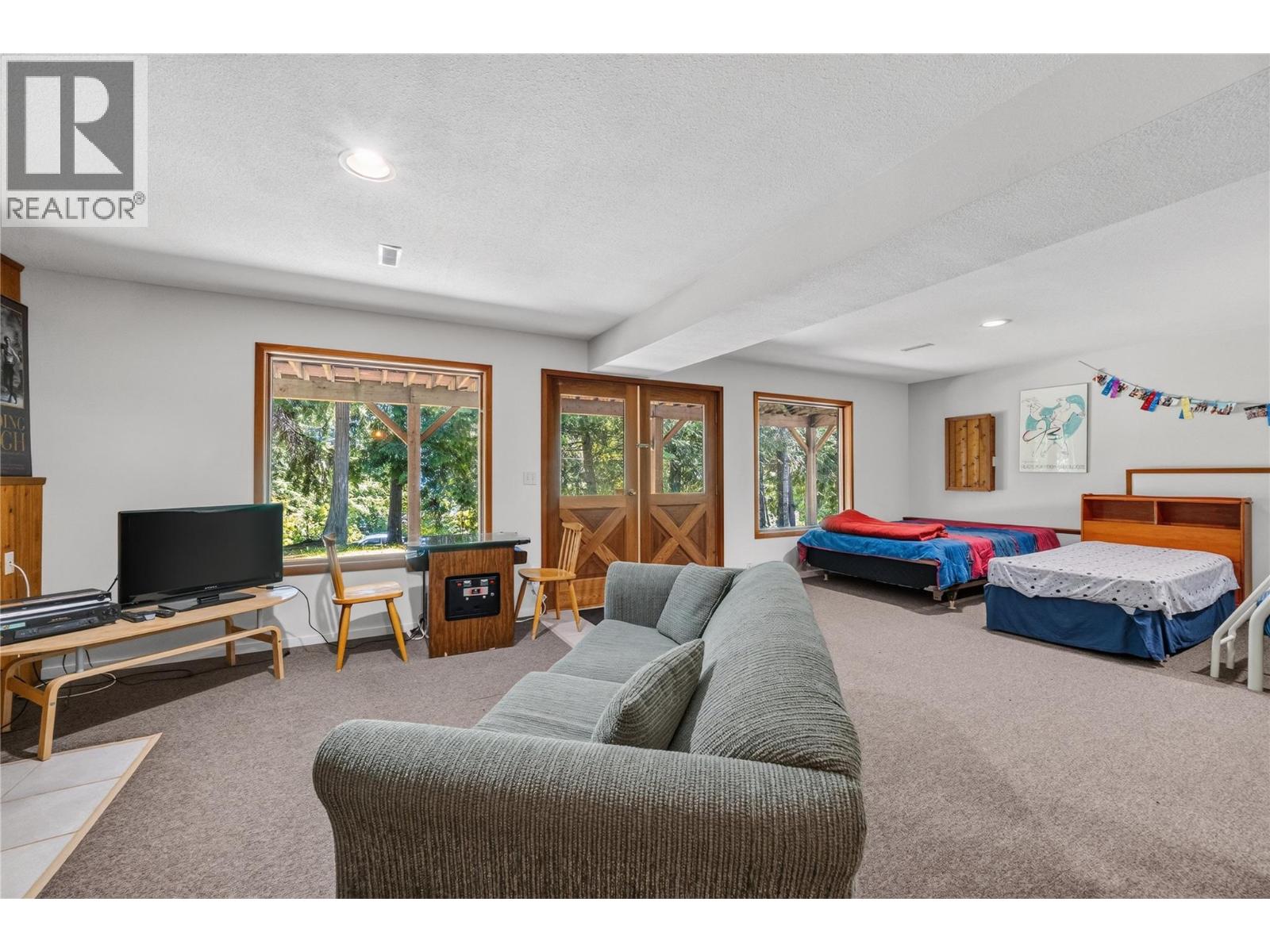 #28 7429 Sunnybrae Canoe Point Road - 24