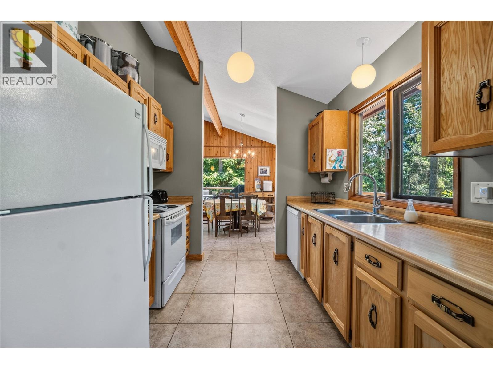 #28 7429 Sunnybrae Canoe Point Road - 14