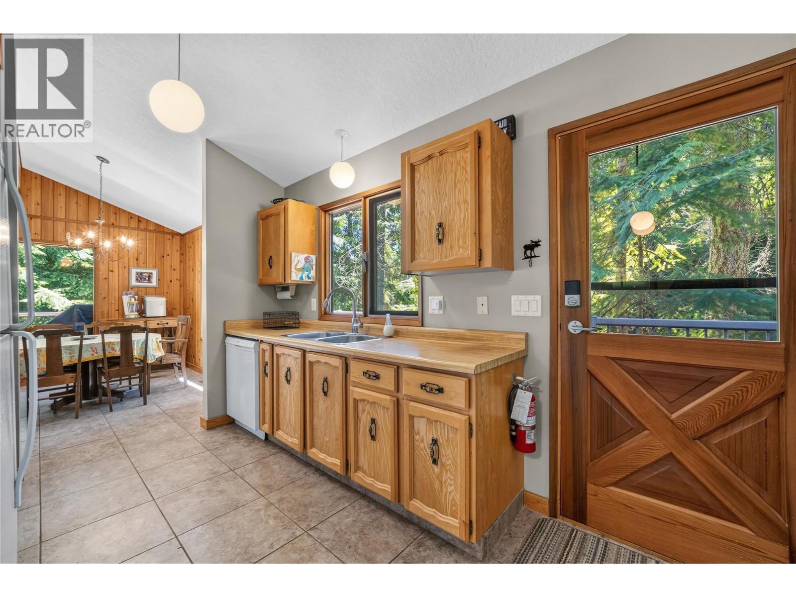 #28 7429 Sunnybrae Canoe Point Road - 16