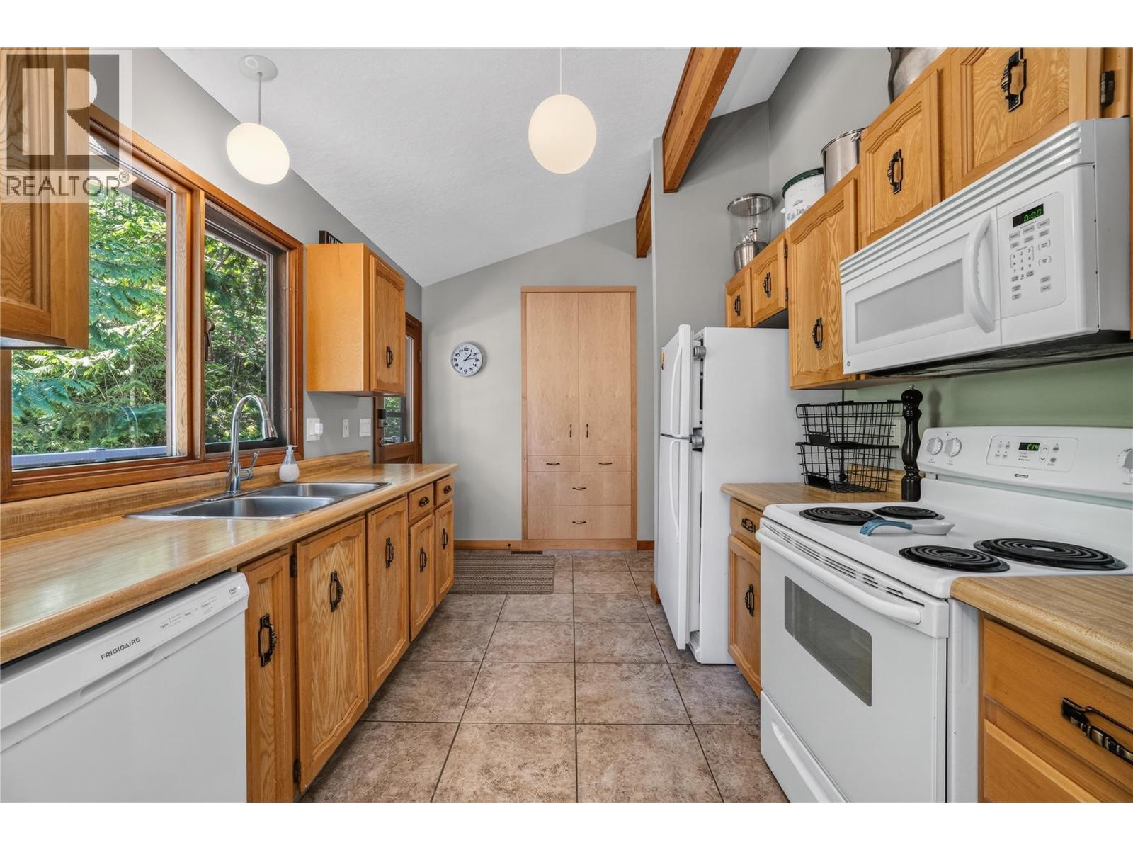 #28 7429 Sunnybrae Canoe Point Road - 17