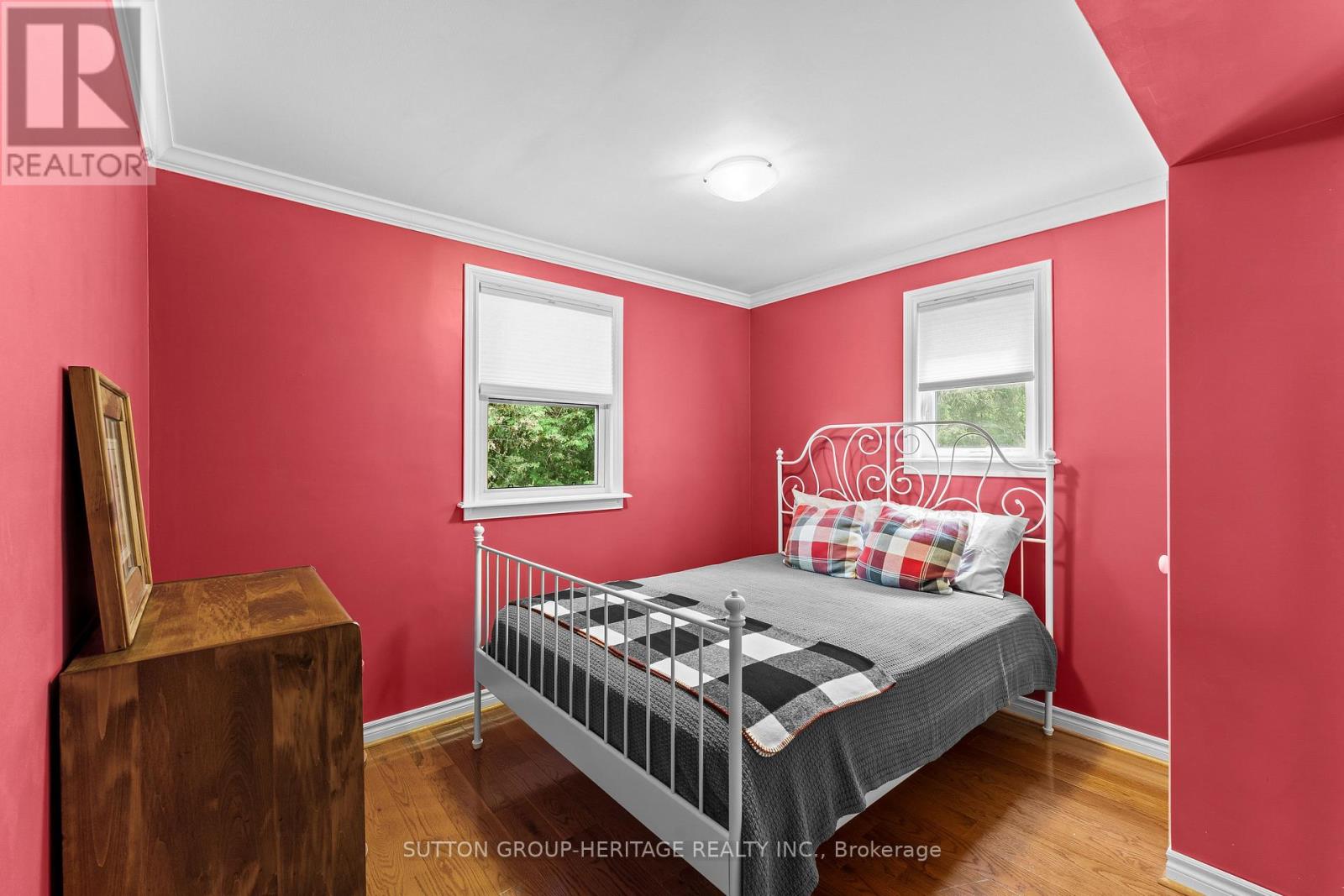 11 CROOKED COURT - 26