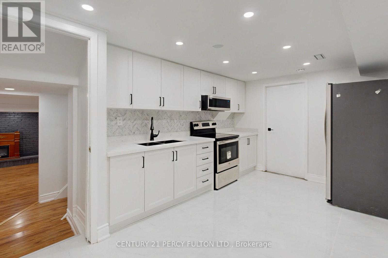 78 AGINCOURT DRIVE - 28
