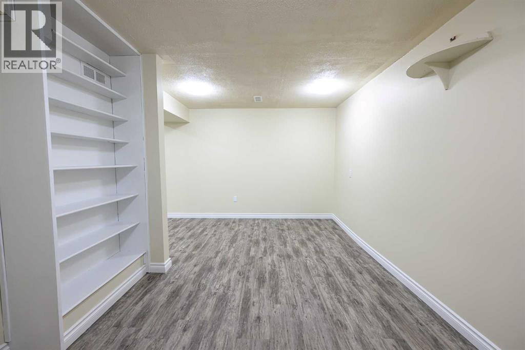 11421 96B Street - 25