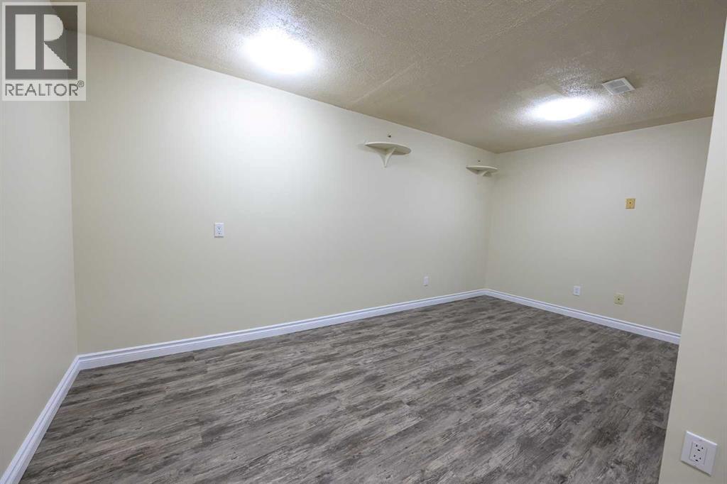 11421 96B Street - 27