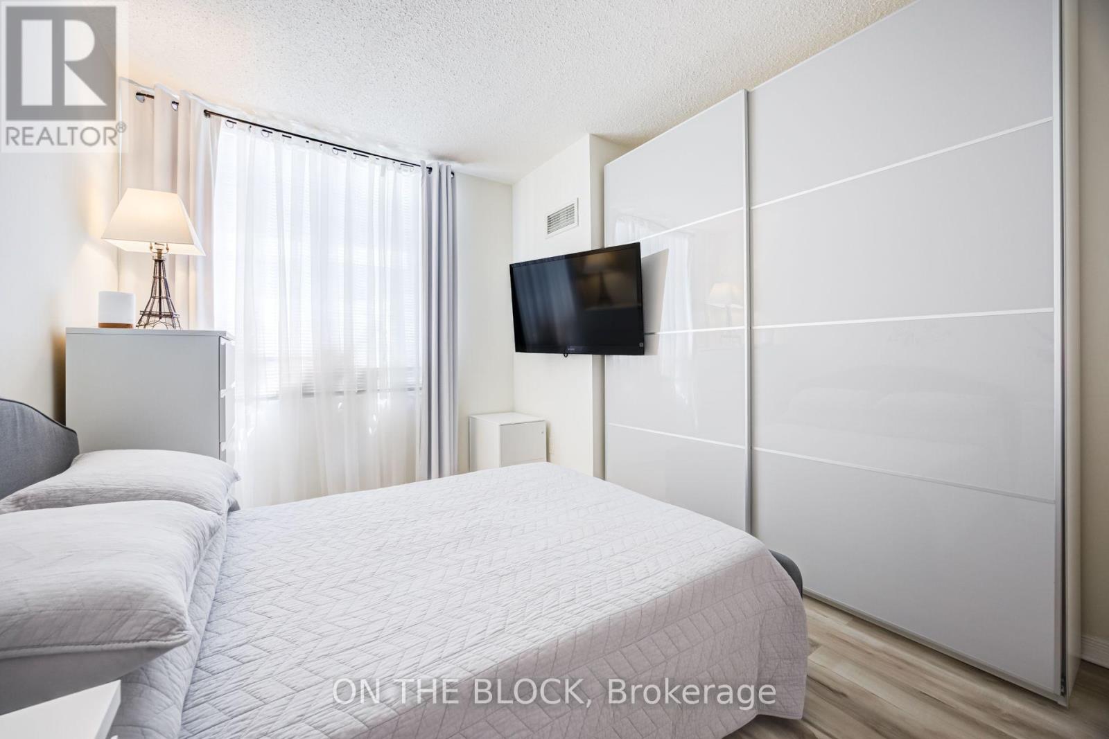 #107 2495 DUNDAS STREET W - 11