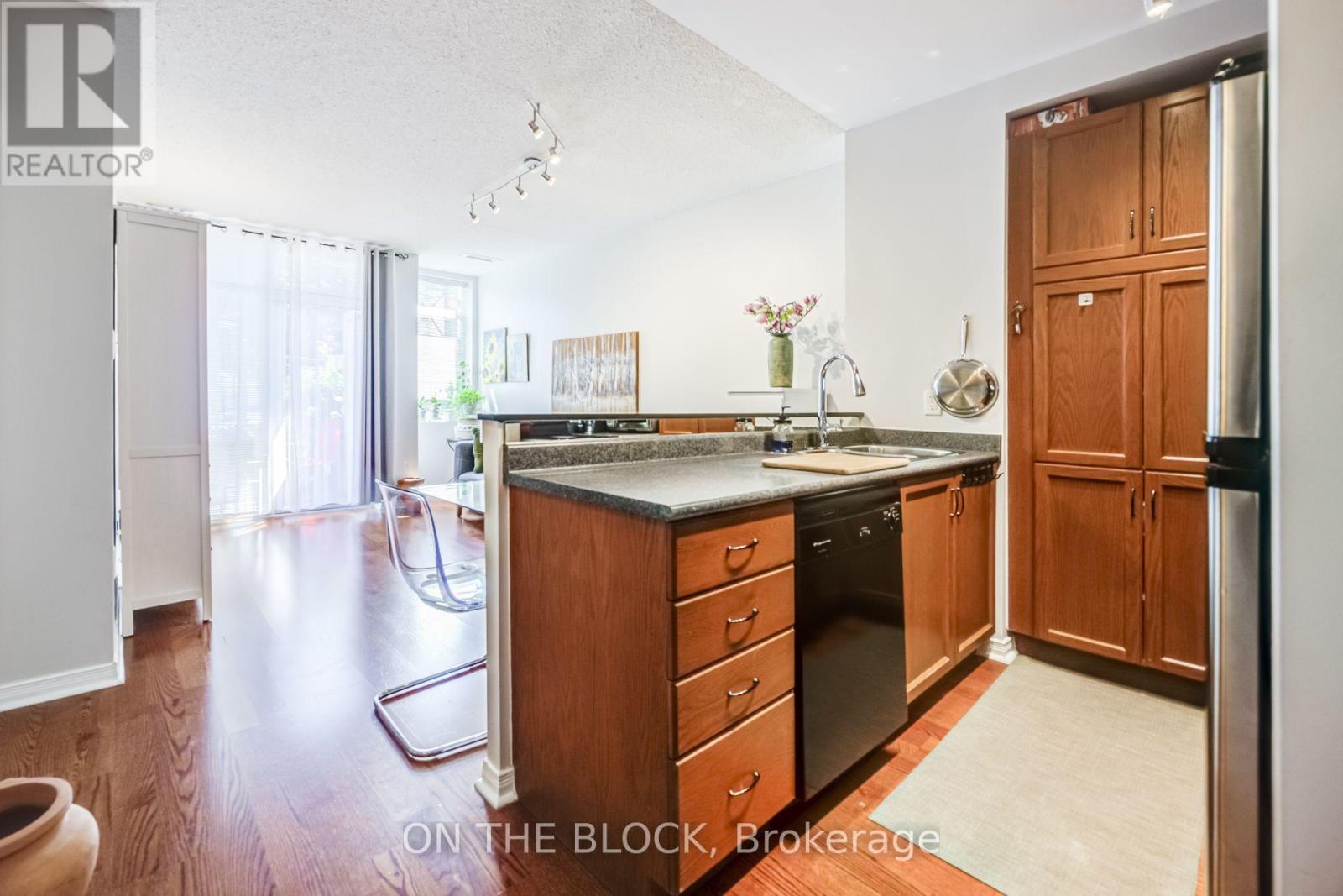 #107 2495 DUNDAS STREET W - 15