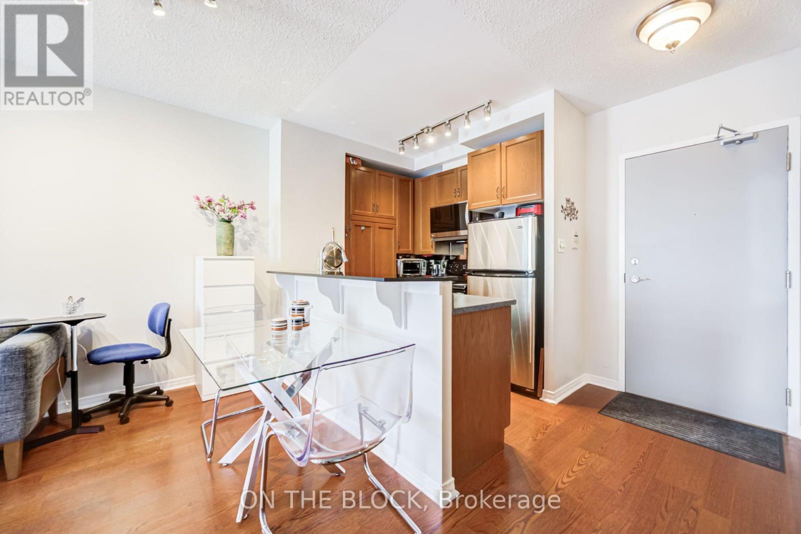 #107 2495 DUNDAS STREET W - 16