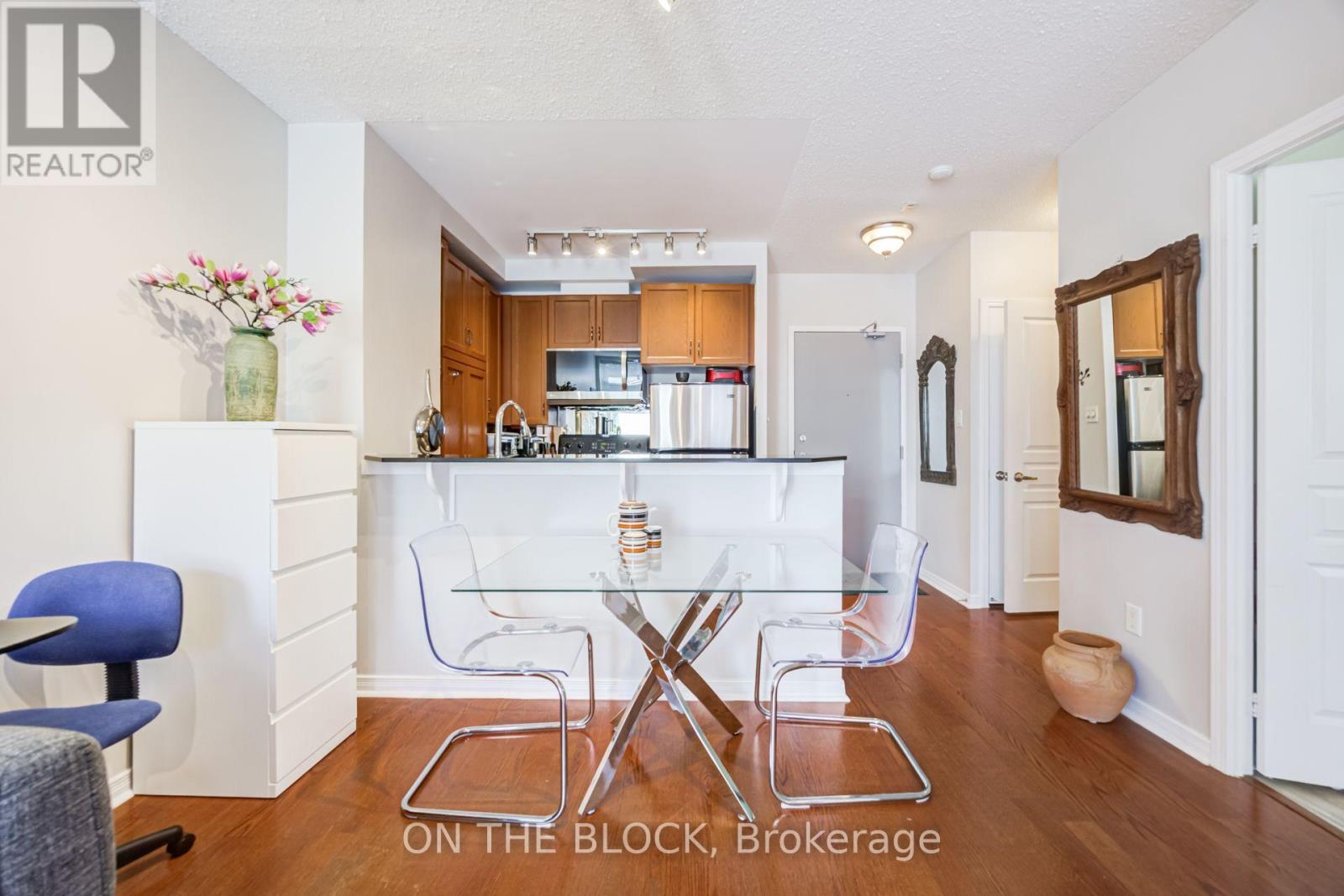 #107 2495 DUNDAS STREET W - 17