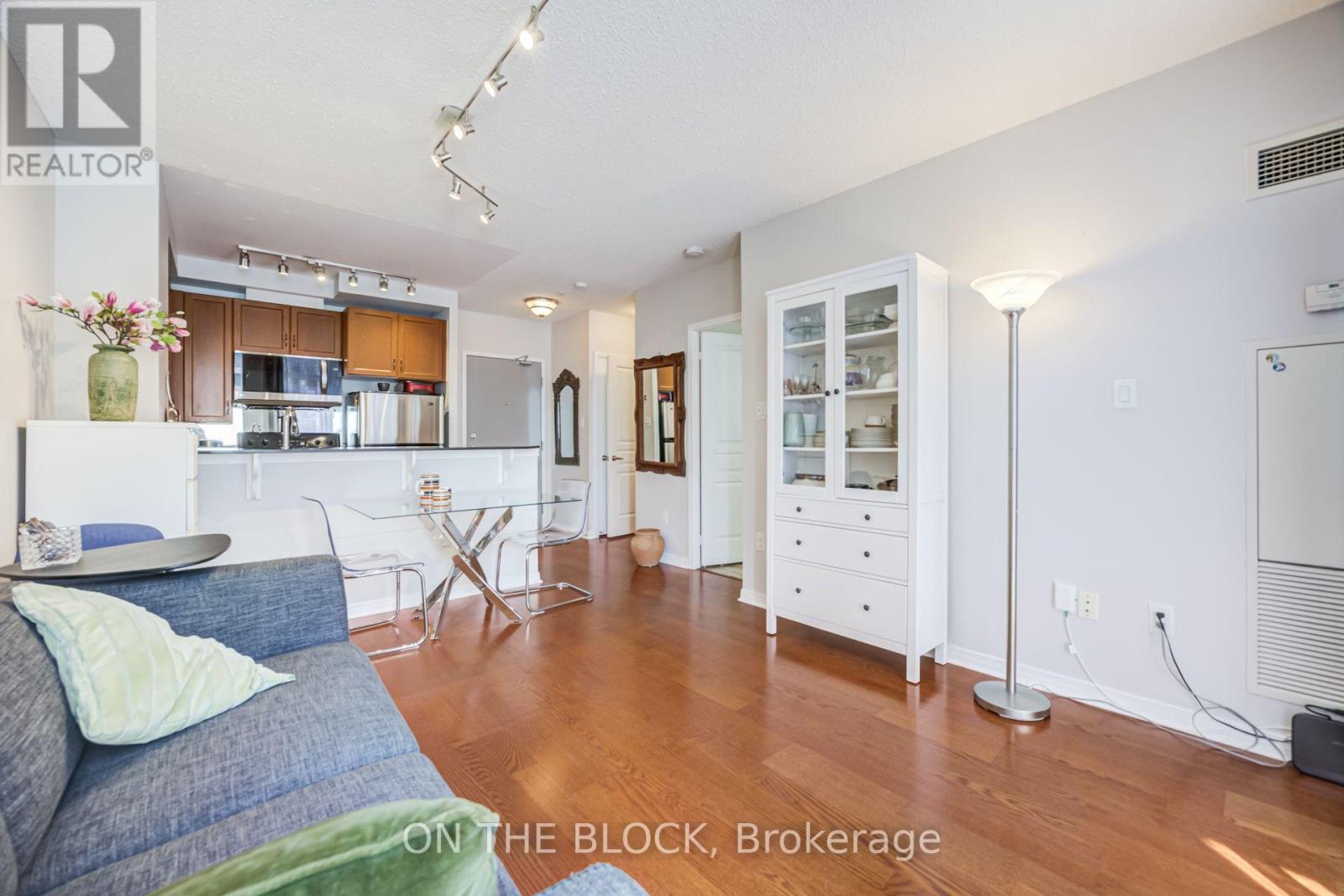 #107 2495 DUNDAS STREET W - 20
