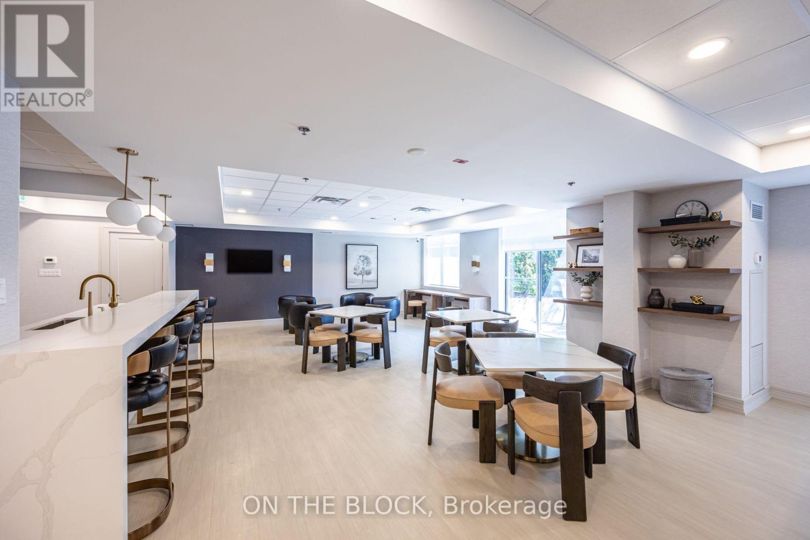 #107 2495 DUNDAS STREET W - 25