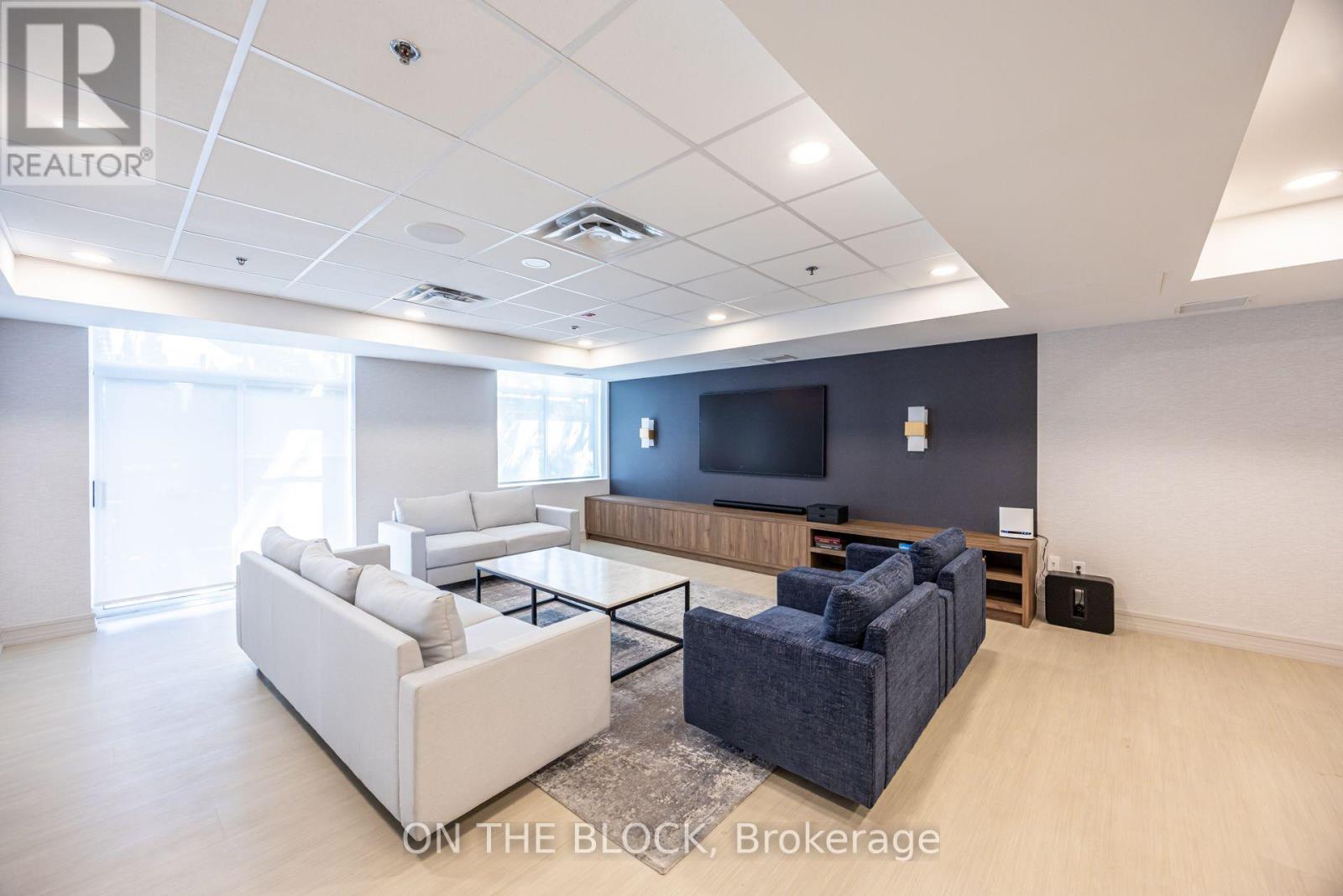 #107 2495 DUNDAS STREET W - 26