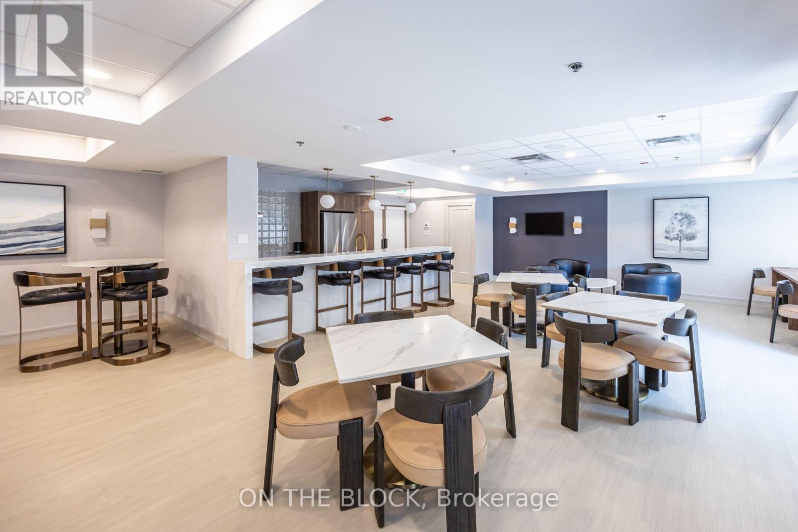 #107 2495 DUNDAS STREET W - 27