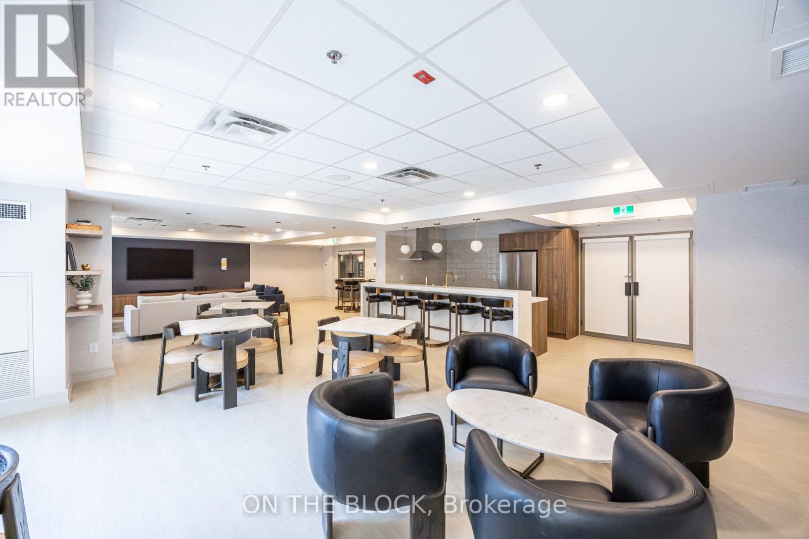 #107 2495 DUNDAS STREET W - 28