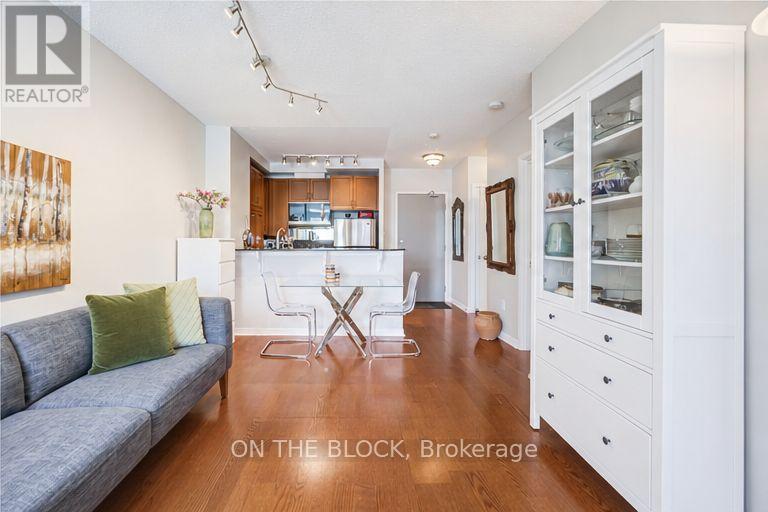 #107 2495 DUNDAS STREET W - 3