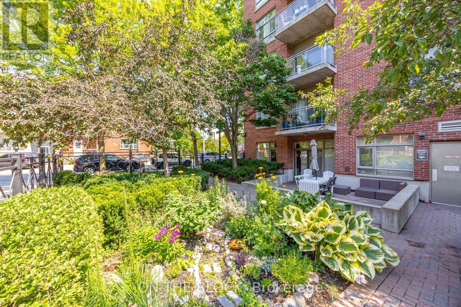 #107 2495 DUNDAS STREET W - 31