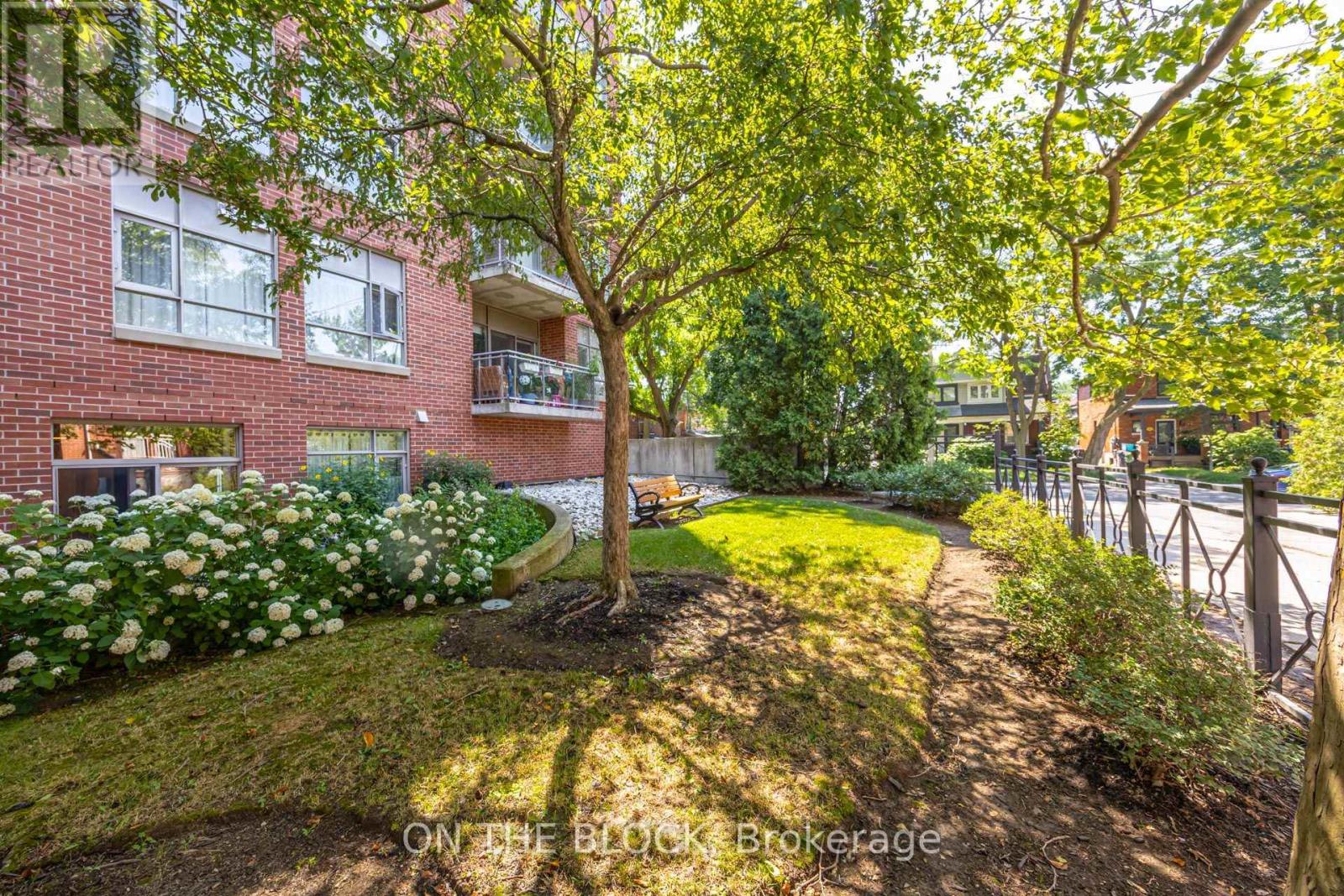 #107 2495 DUNDAS STREET W - 32