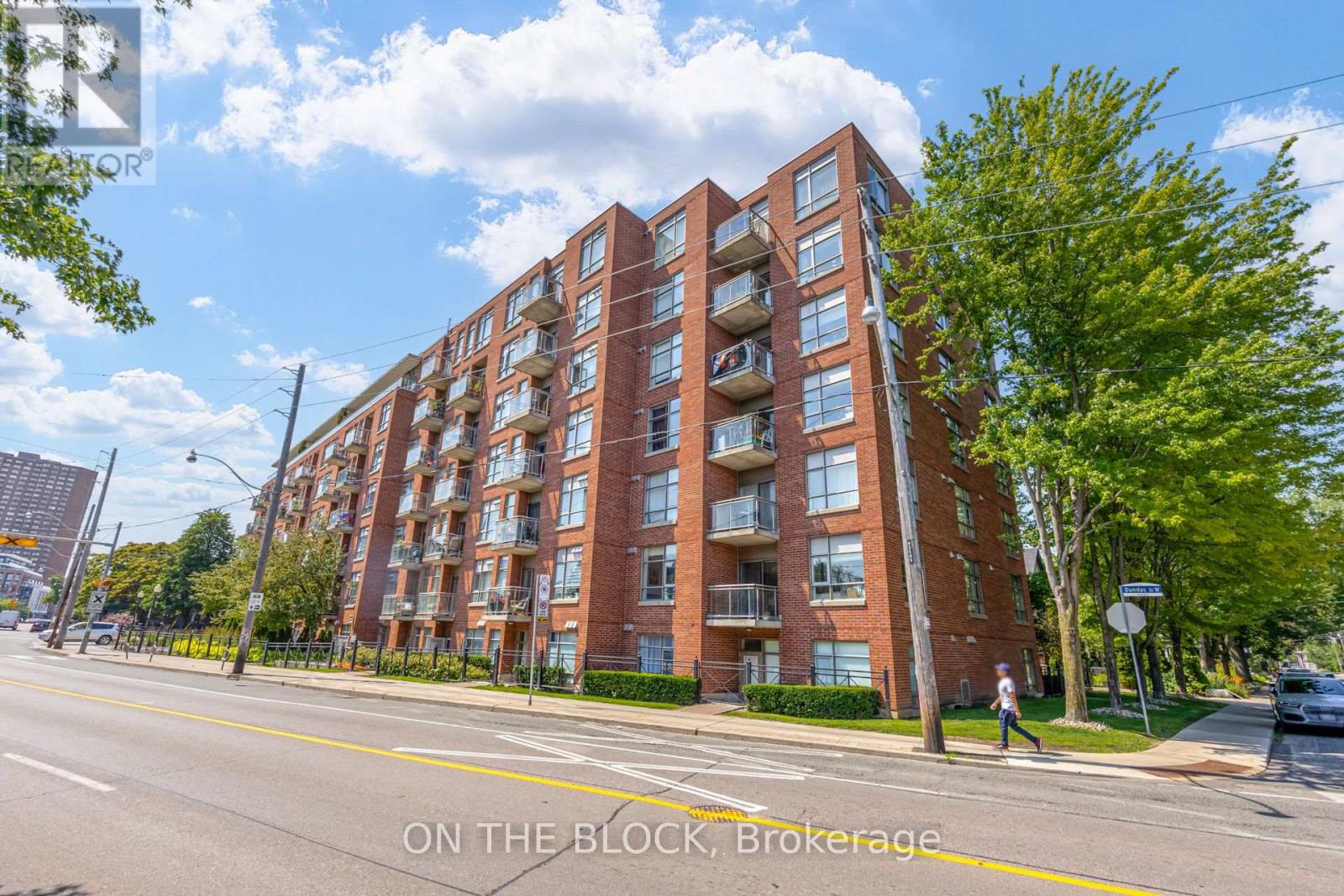 #107 2495 DUNDAS STREET W - 35