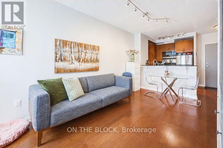 #107 2495 DUNDAS STREET W - 5