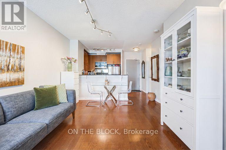 #107 2495 DUNDAS STREET W - 7