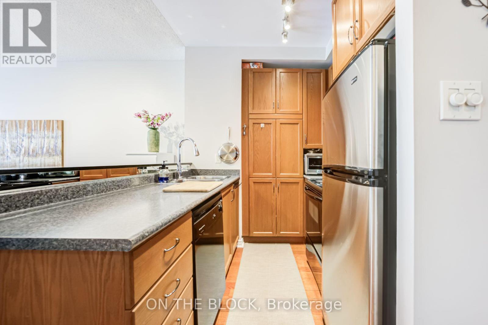 #107 2495 DUNDAS STREET W - 9