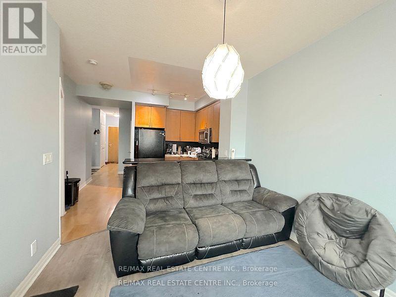#301 3939 DUKE OF YORK BOULEVARD - 11
