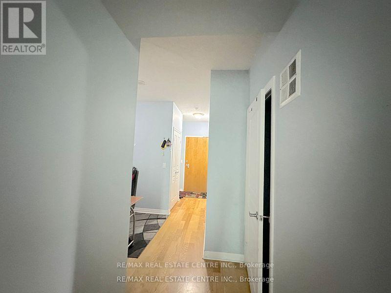 #301 3939 DUKE OF YORK BOULEVARD - 4