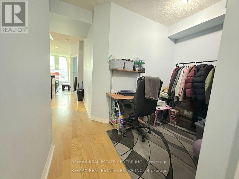 #301 3939 DUKE OF YORK BOULEVARD - 9