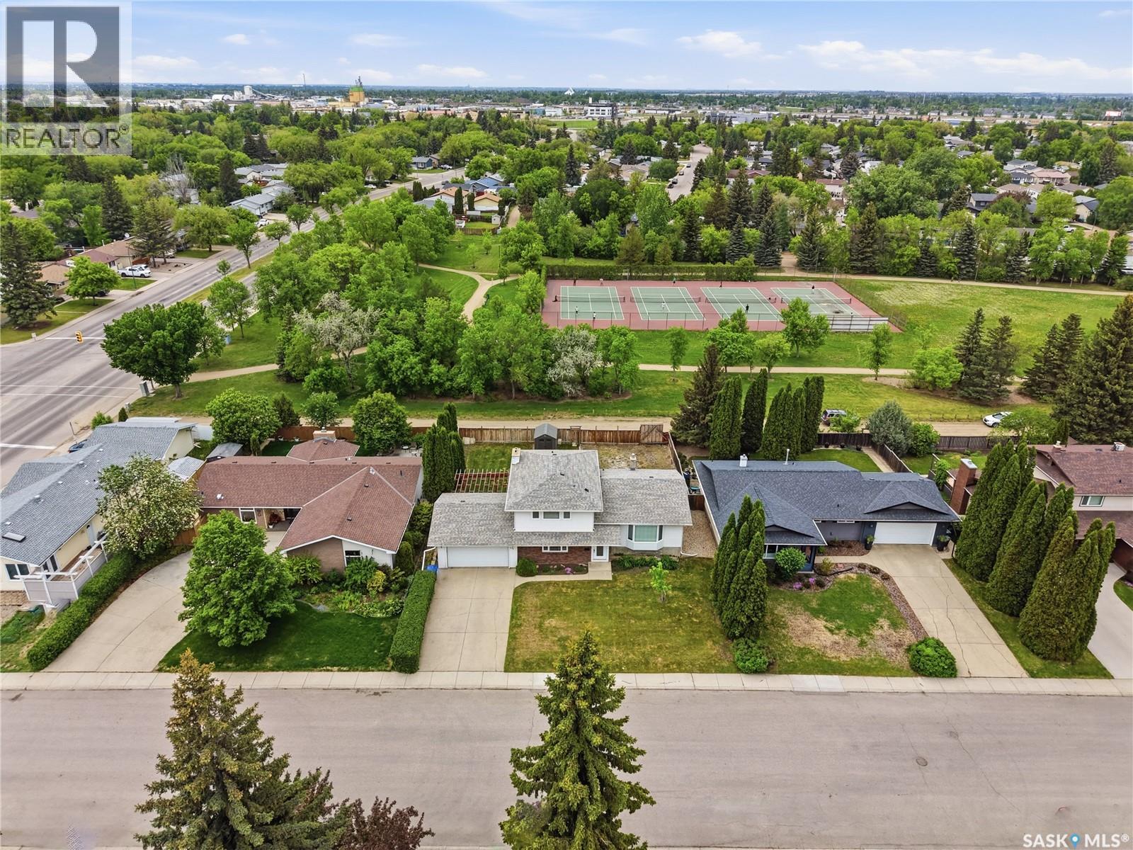 86 Duncan CRESCENT - 1