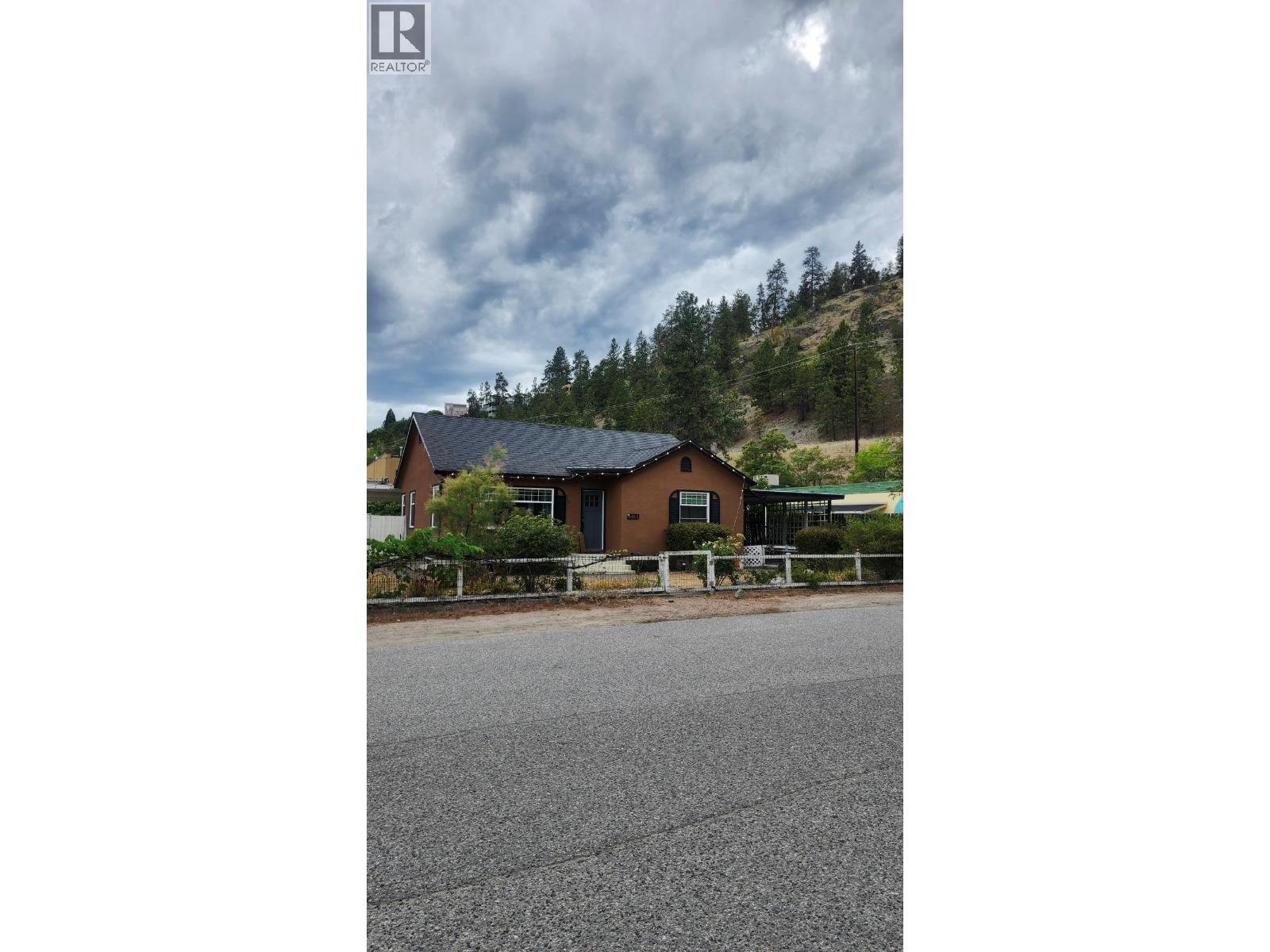  4455 4th Street, Peachland