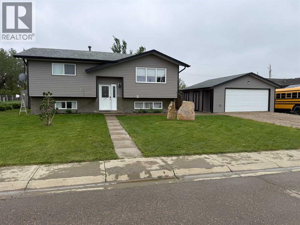 302 5 Avenue W - 1