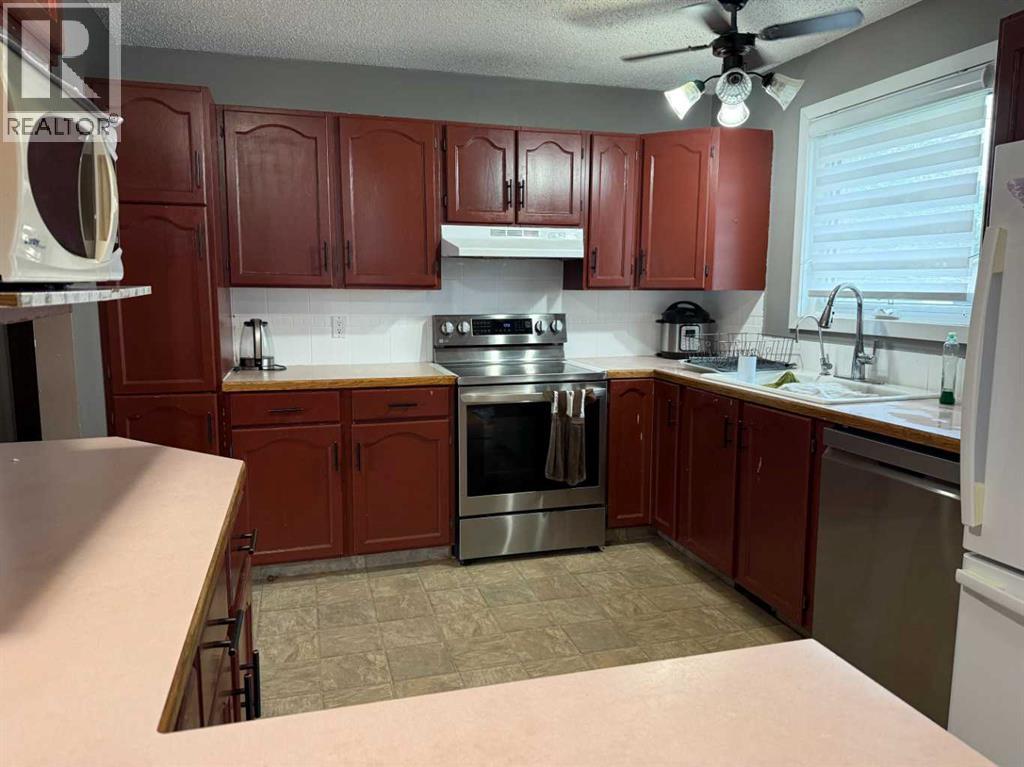 302 5 Avenue W - 3