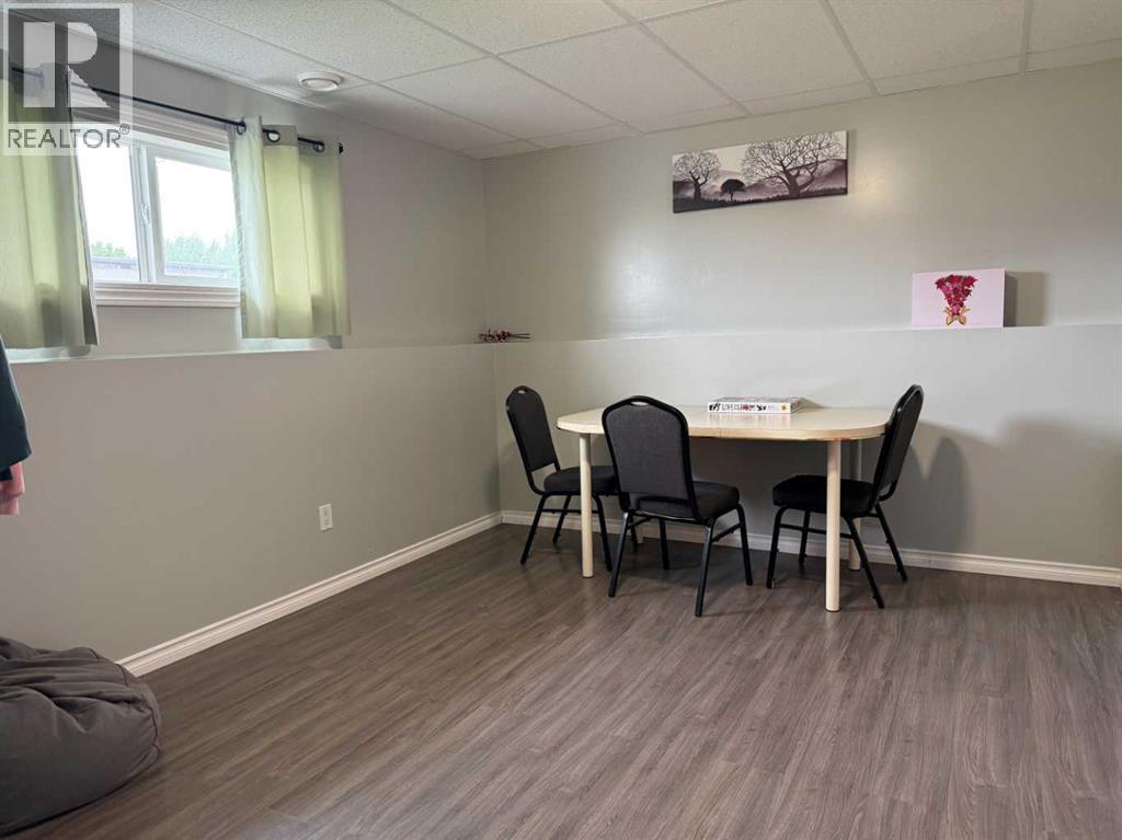 302 5 Avenue W - 21