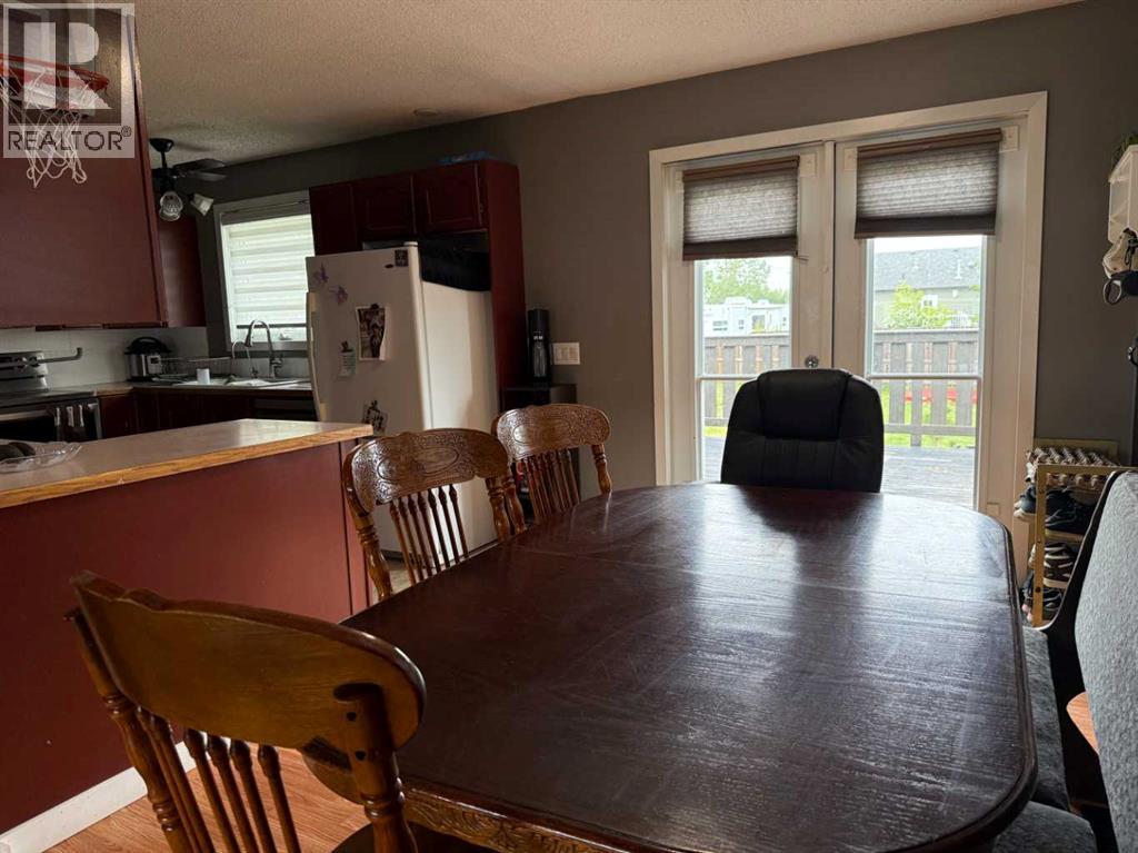 302 5 Avenue W - 6